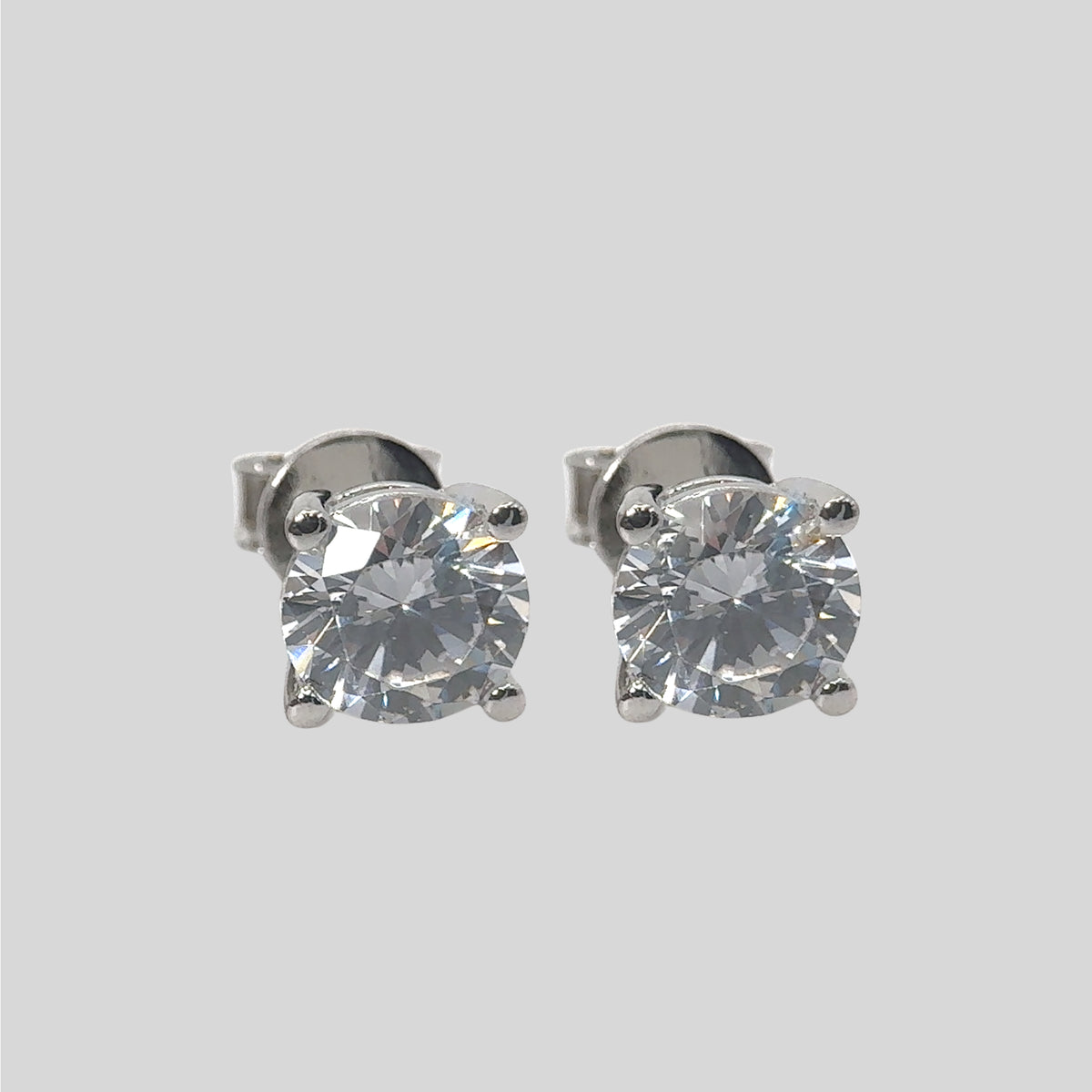 Single Stone Round Stud Earrings in 925 Sterling Silver